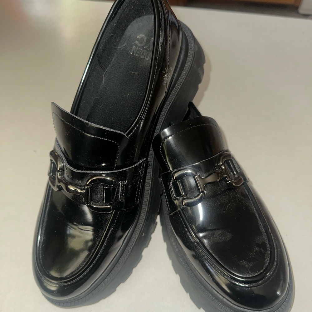 Madden NYC  Women's Loafers with buckle